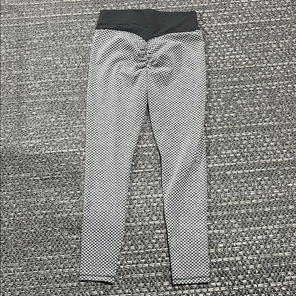 Scrunched Butt Leggings Grey & White